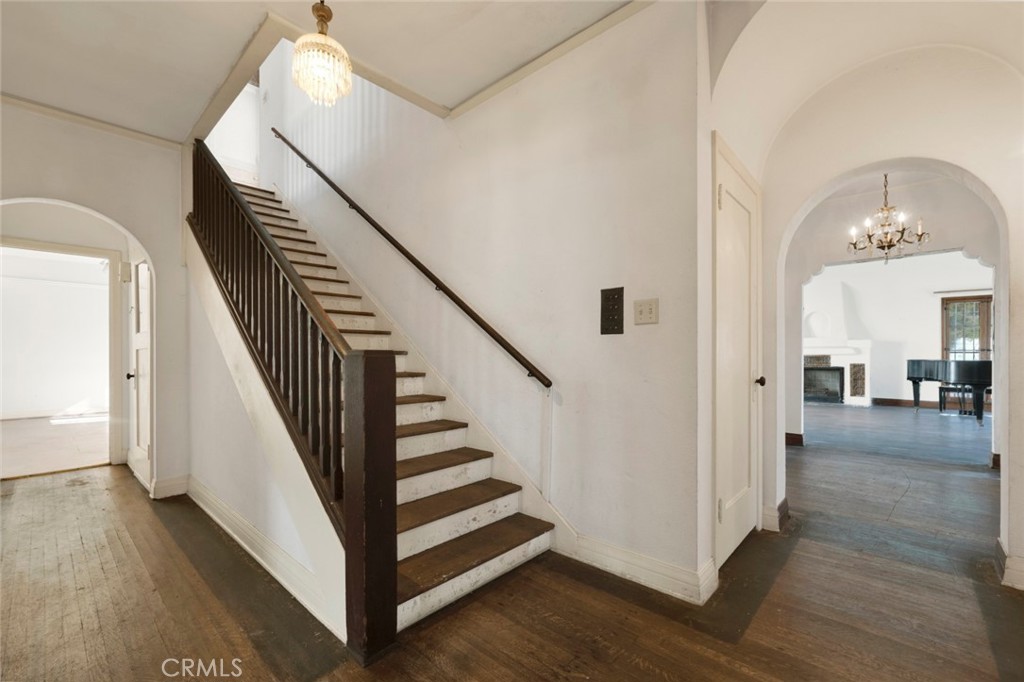 1224 S Wilton Place Property Photo 7