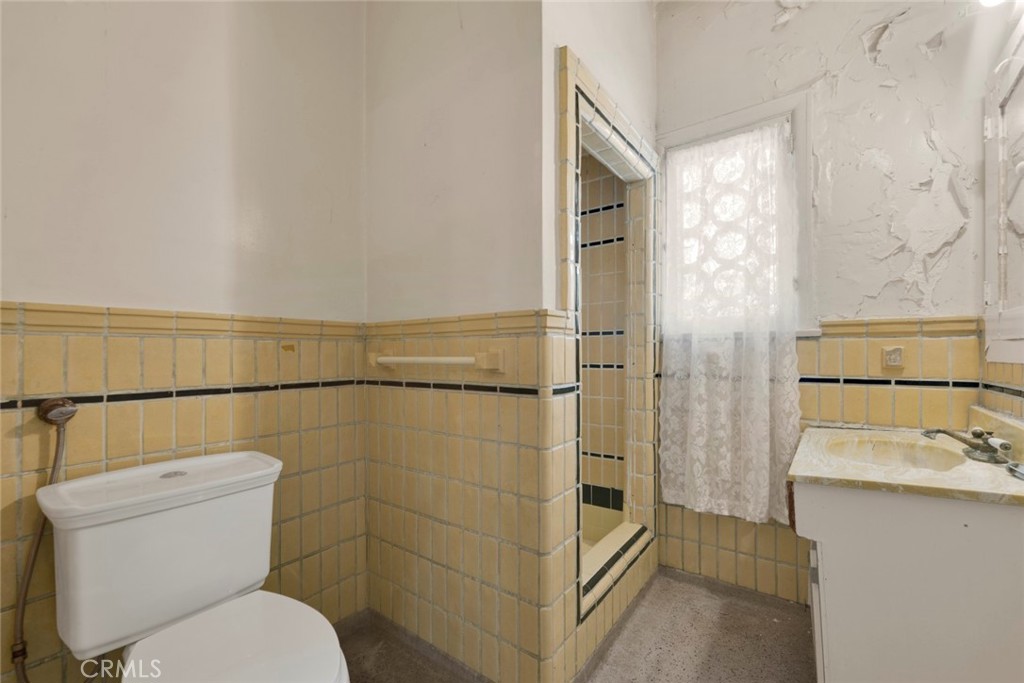 1224 S Wilton Place Property Photo 8
