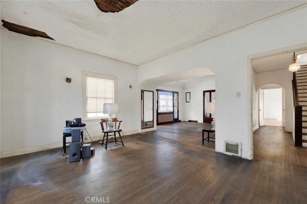1224 S Wilton Place Property Photo 10