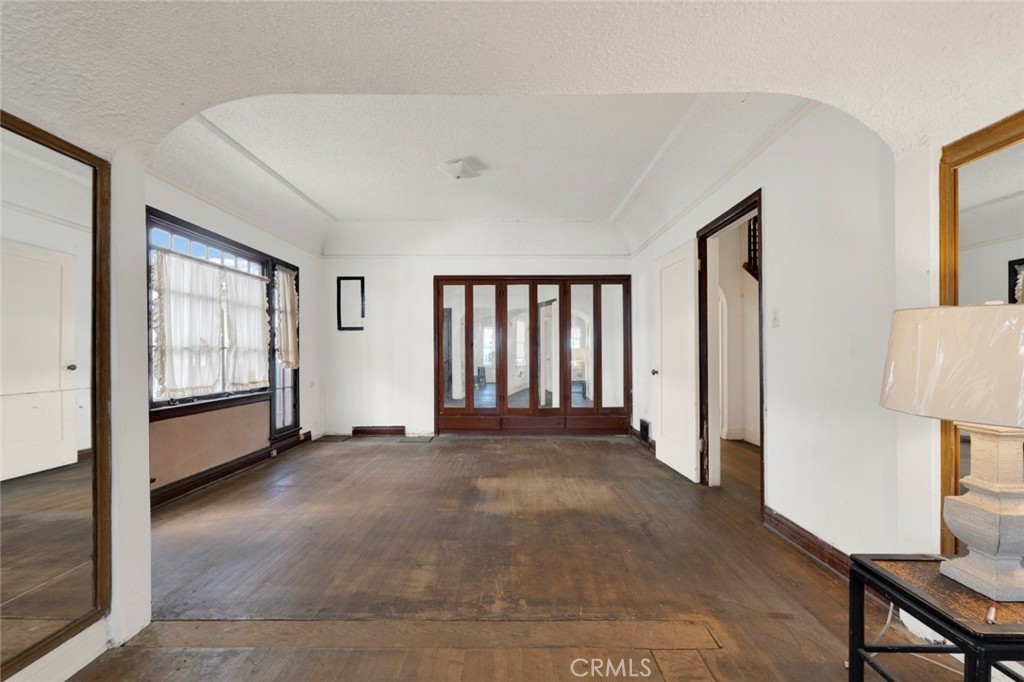 1224 S Wilton Place Property Photo 11