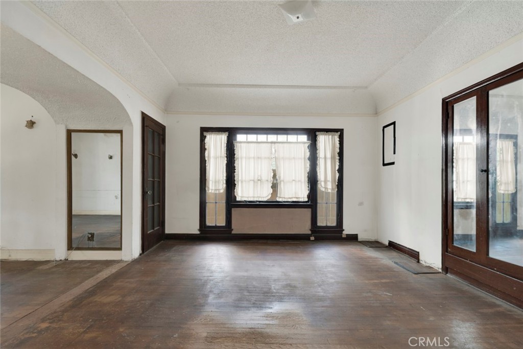 1224 S Wilton Place Property Photo 12