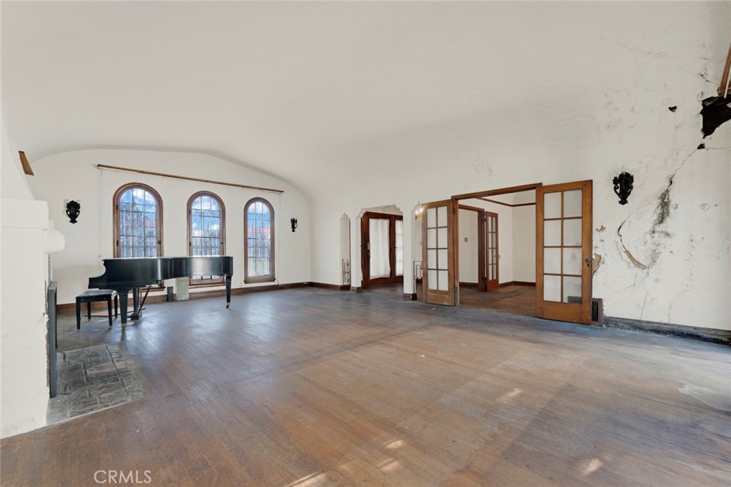1224 S Wilton Place Property Photo 13