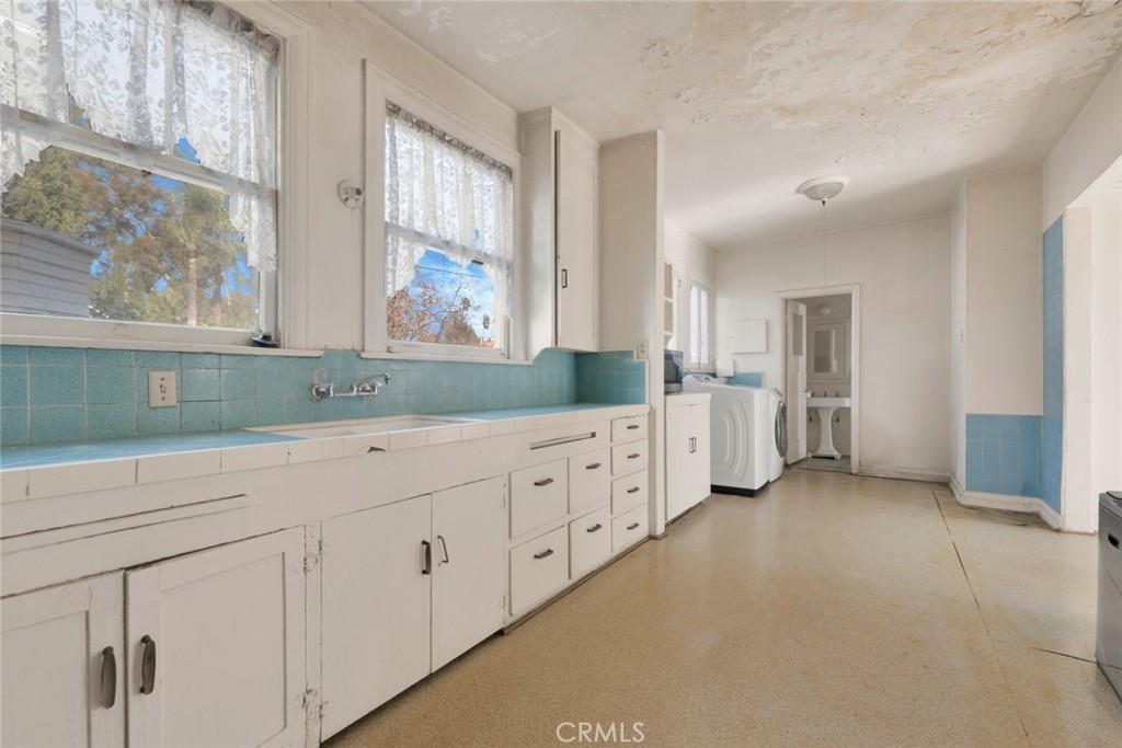 1224 S Wilton Place Property Photo 21