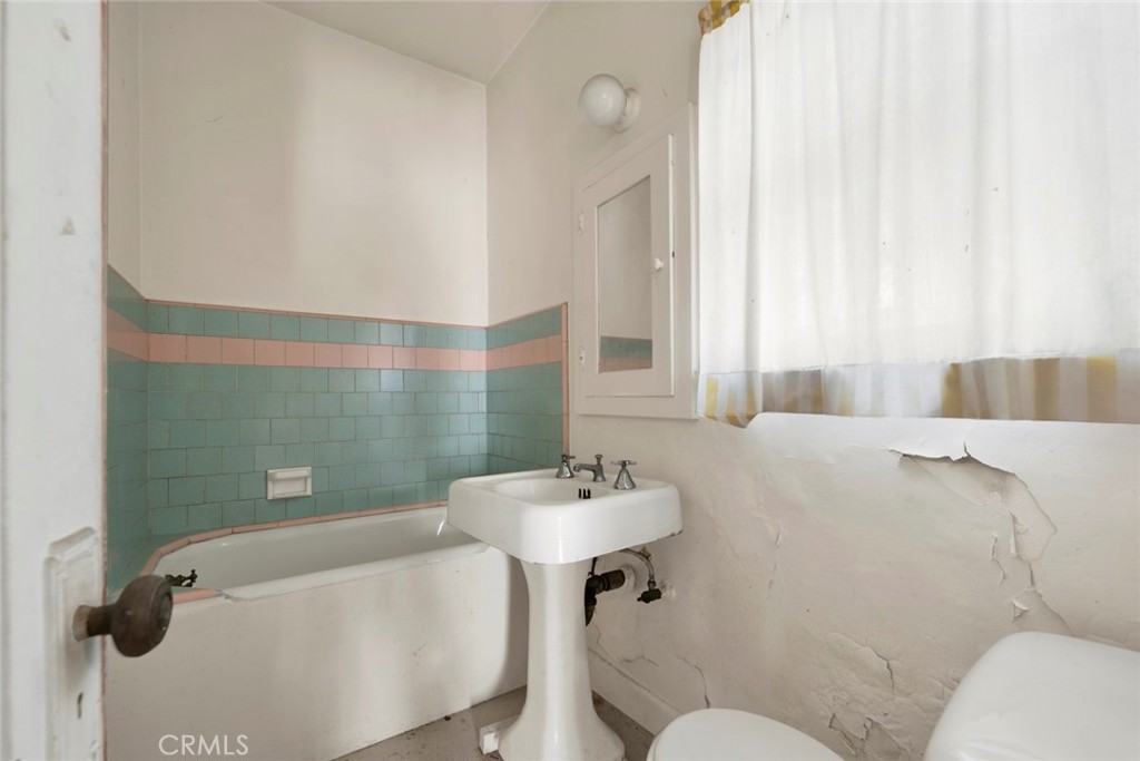 1224 S Wilton Place Property Photo 23