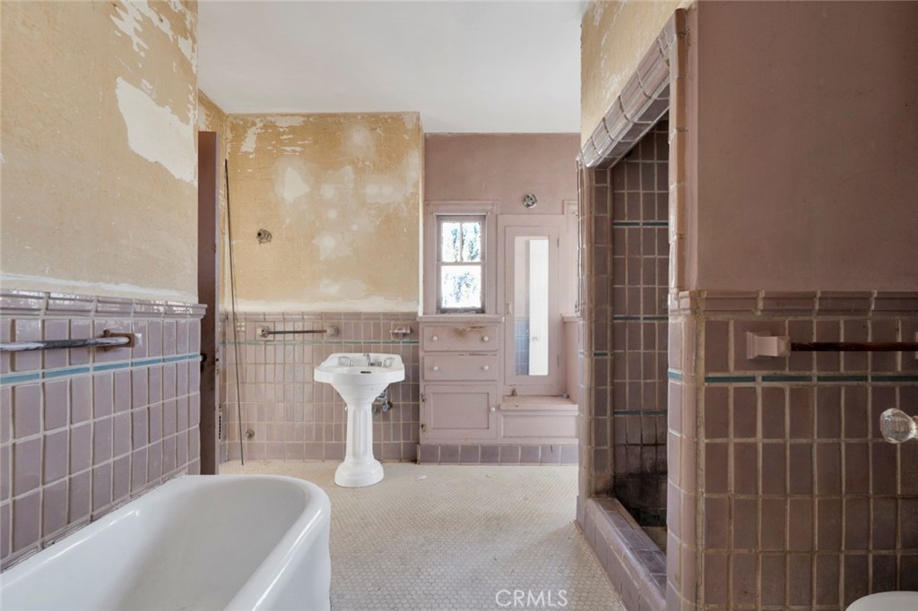 1224 S Wilton Place Property Photo 29