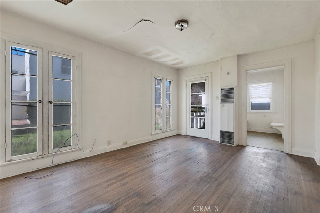 1224 S Wilton Place Property Photo 49