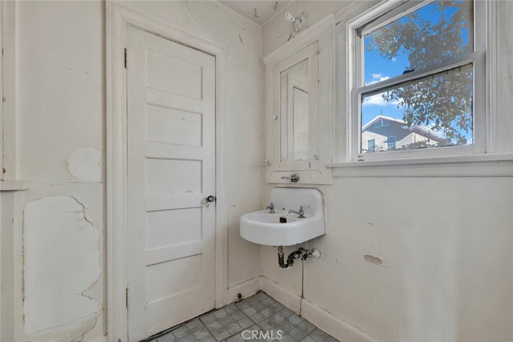 1224 S Wilton Place Property Photo 53
