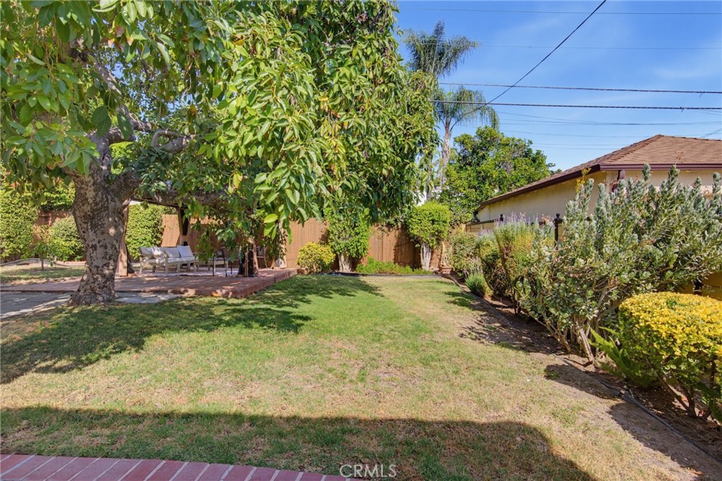 1156 N Isabel Property Photo 6