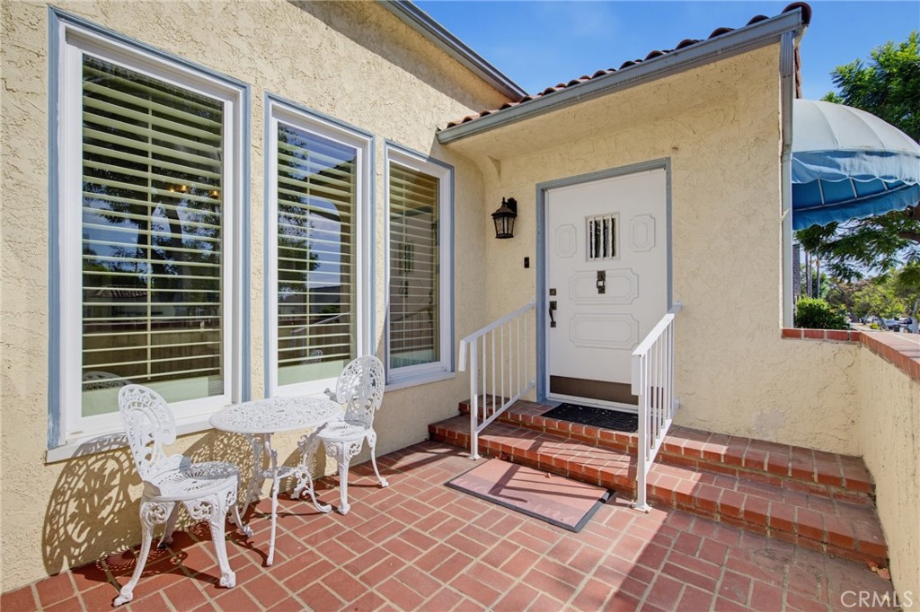 1156 N Isabel Property Photo 7