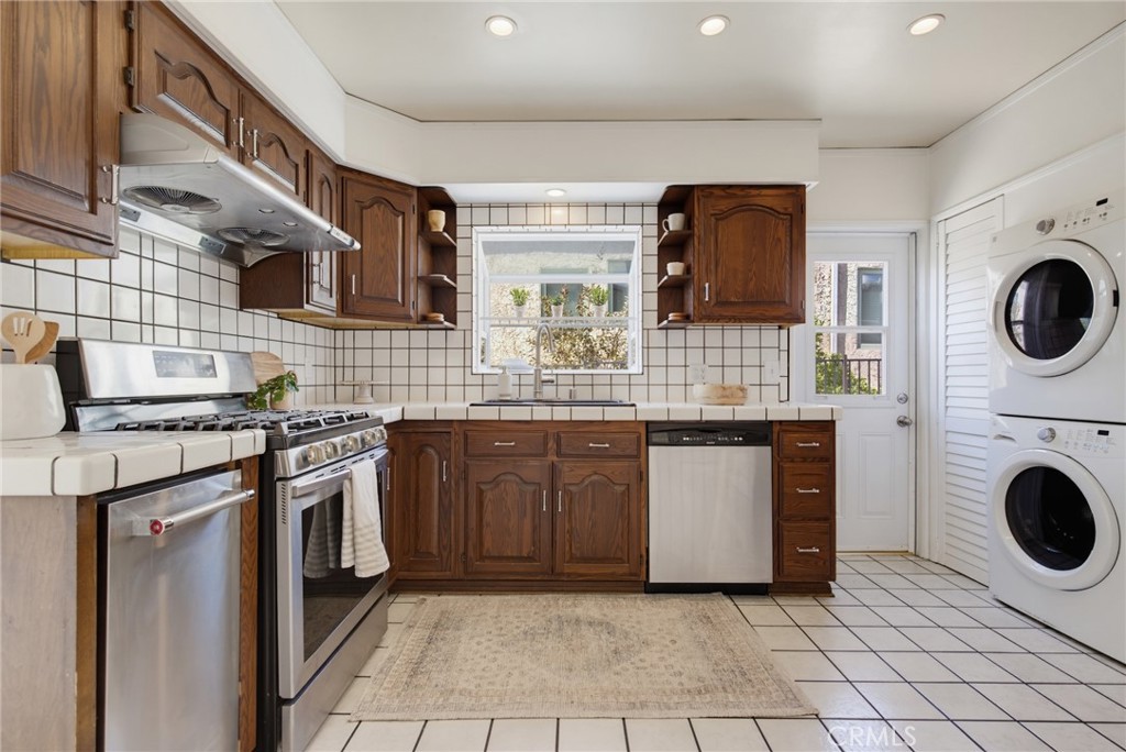 1156 N Isabel Property Photo 18