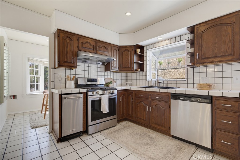 1156 N Isabel Property Photo 19