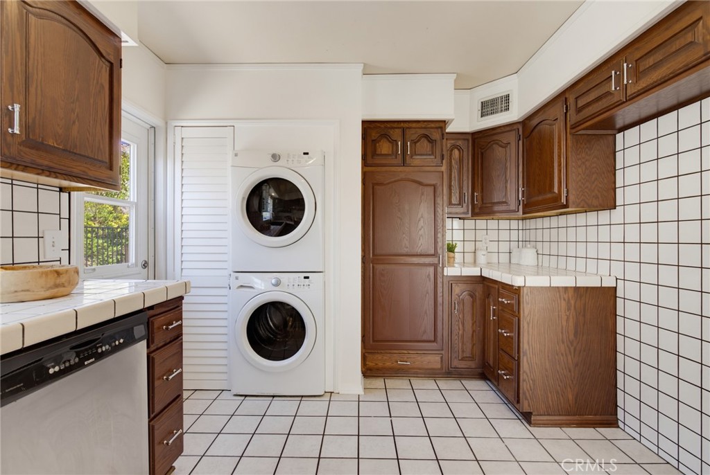 1156 N Isabel Property Photo 21