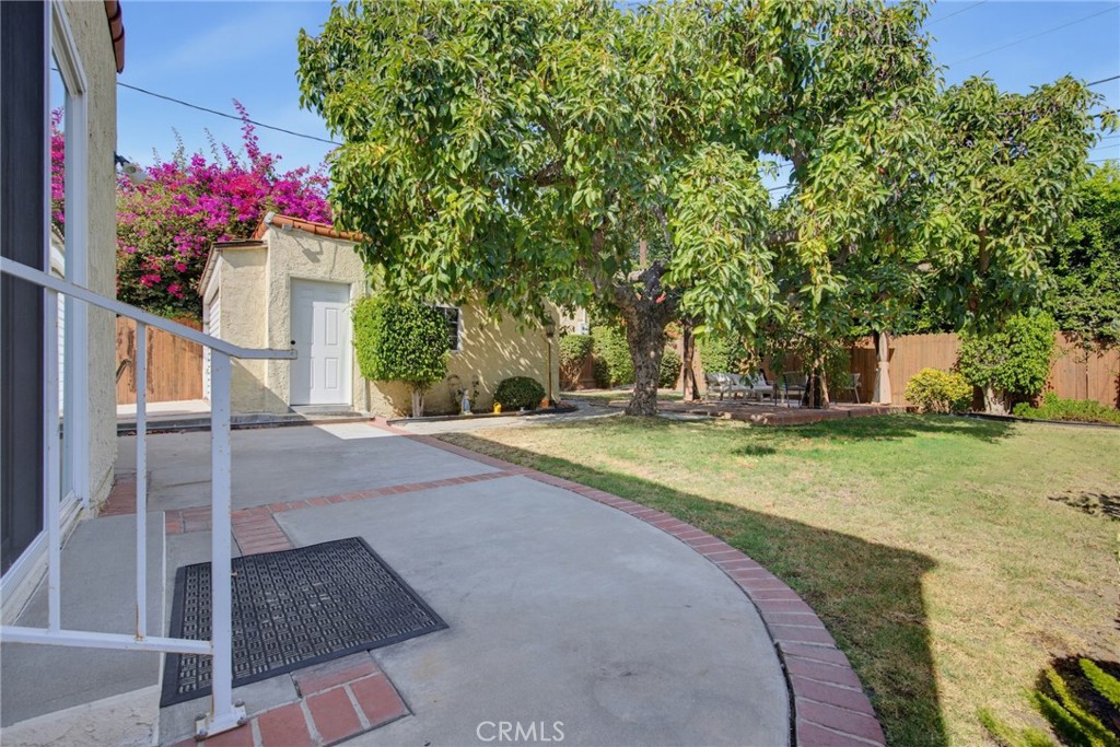 1156 N Isabel Property Photo 33