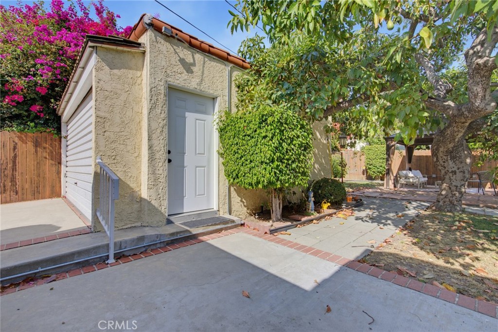 1156 N Isabel Property Photo 34