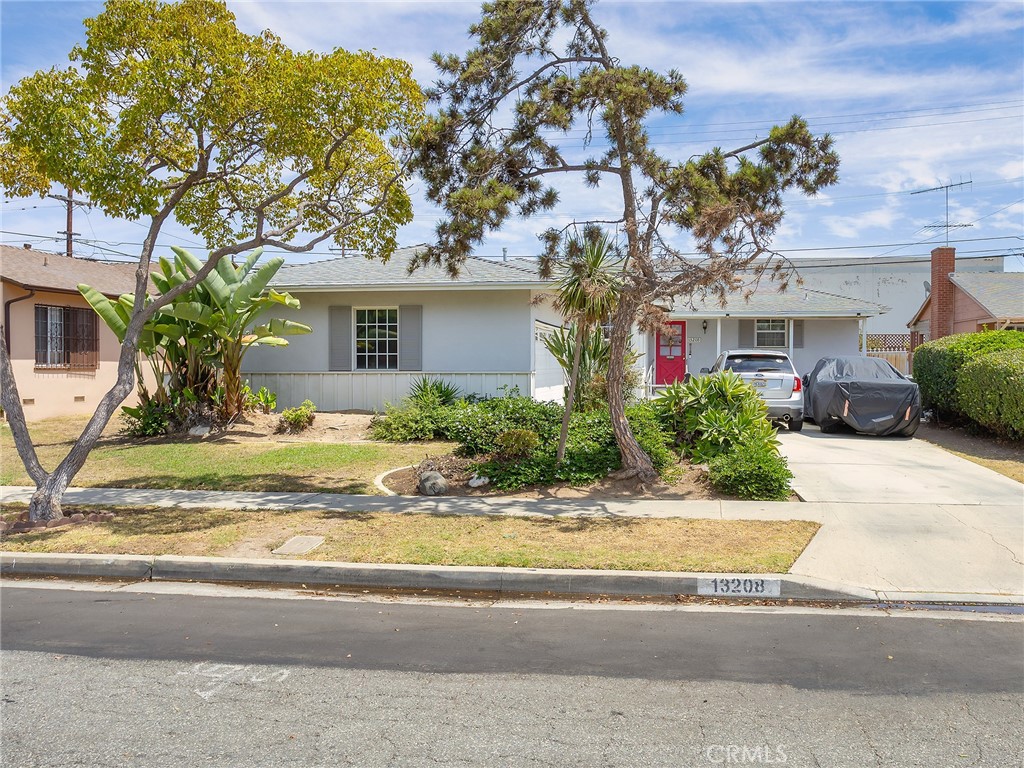 13208 S Manhattan Place Property Photo 1