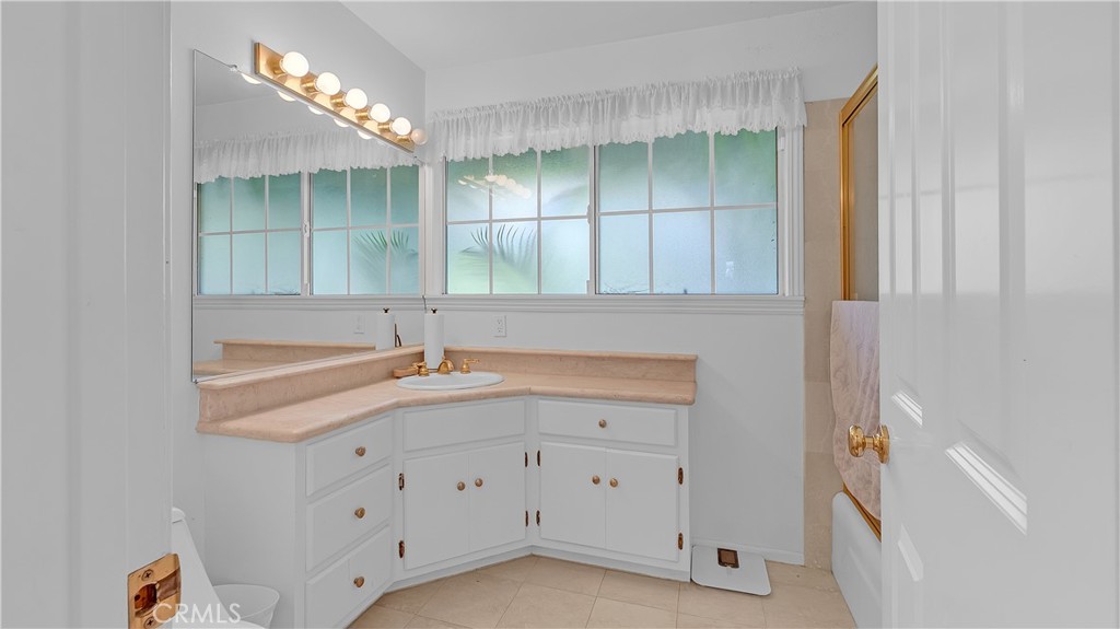 3380 N Lamer Street Property Photo 25