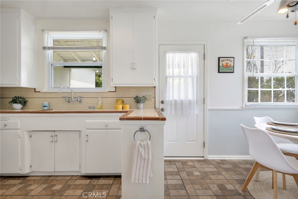 400 University Avenue Property Photo 15