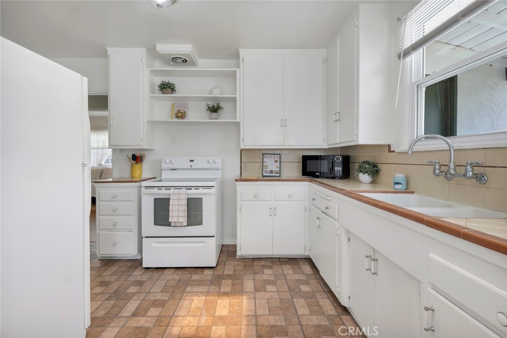 400 University Avenue Property Photo 17