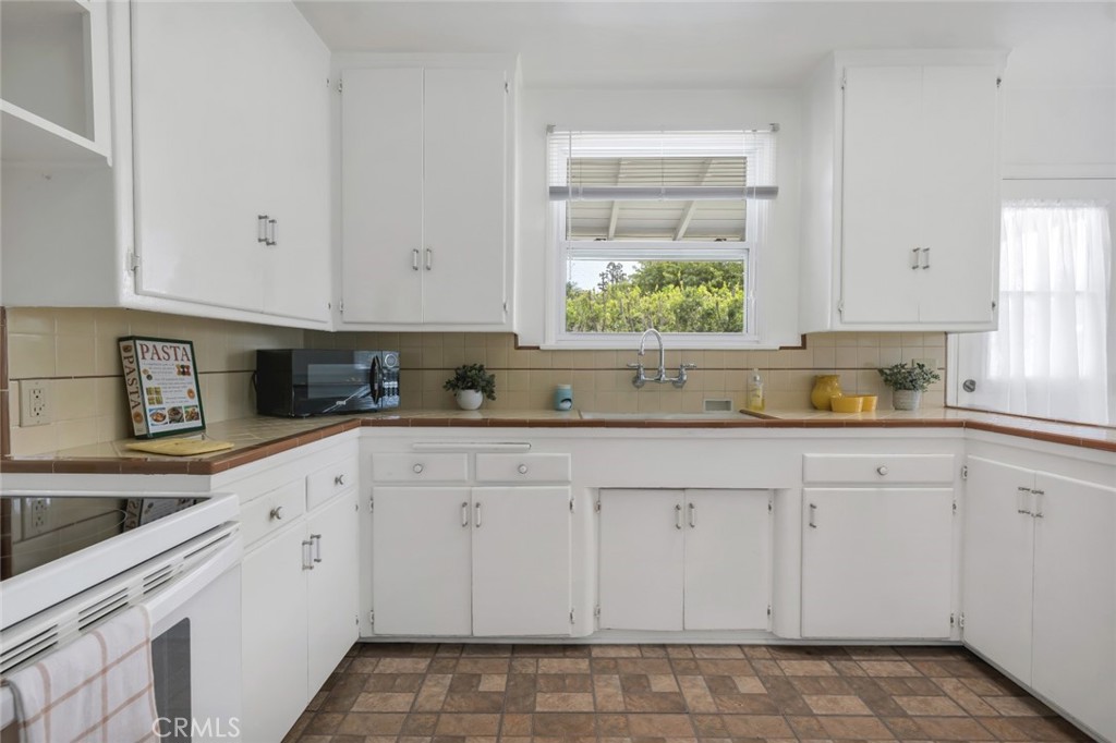 400 University Avenue Property Photo 18