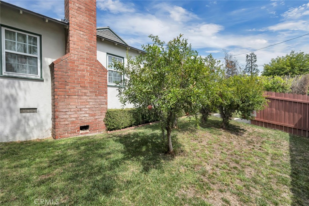 400 University Avenue Property Photo 34