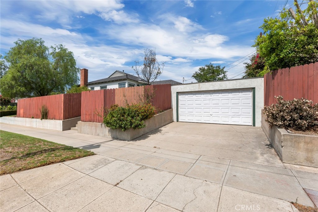 400 University Avenue Property Photo 39