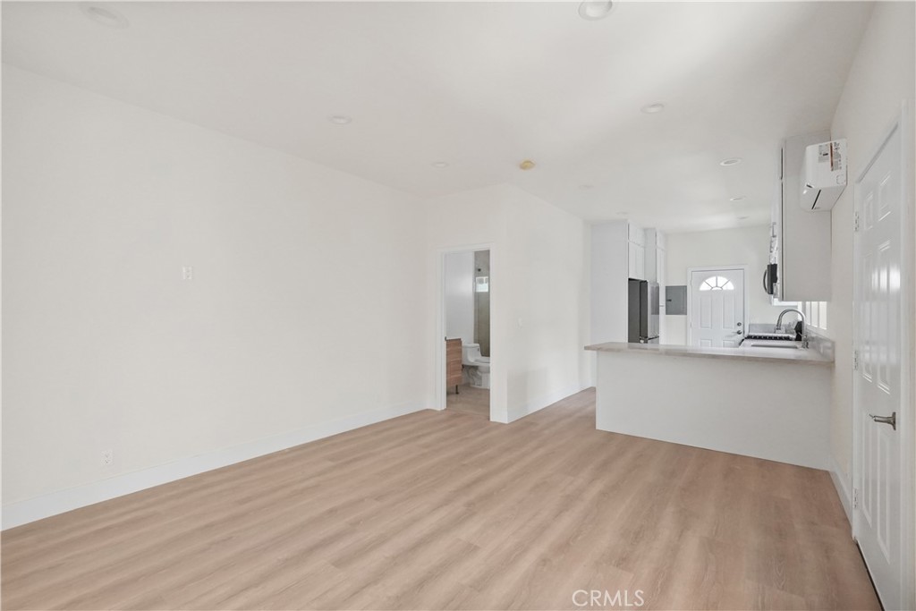 1530 N Mariposa Property Photo 3