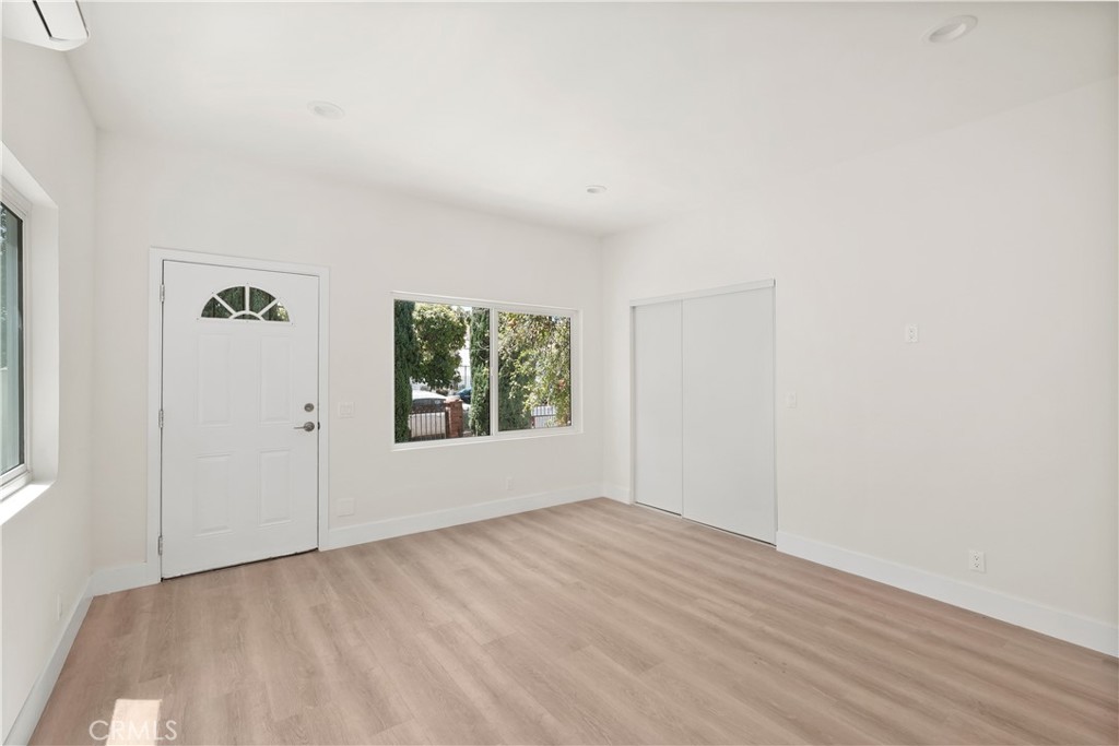 1530 N Mariposa Property Photo 4