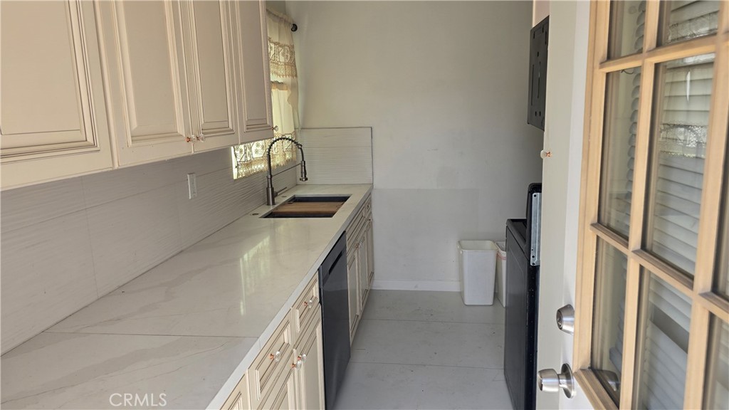 640 W Glenoaks Property Photo 10