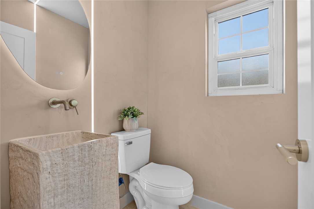 10211 Roscoe Property Photo 32