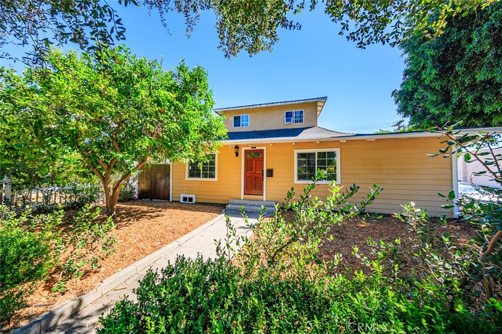 566 Oak Street Property Photo 1