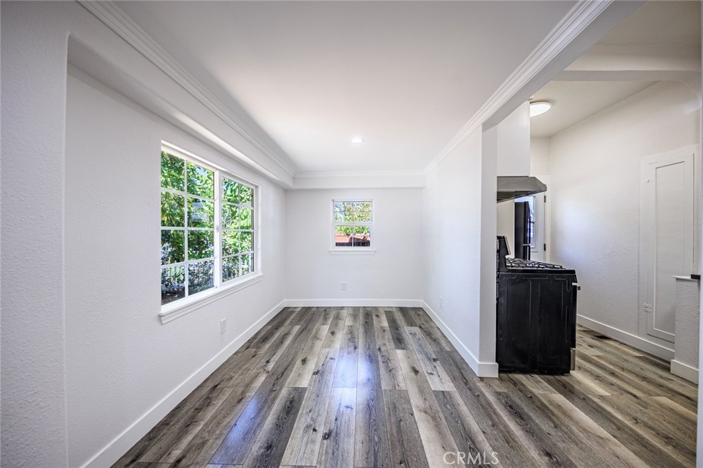 566 Oak Street Property Photo 5