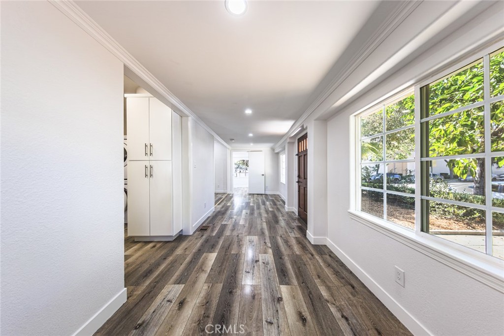 566 Oak Street Property Photo 7