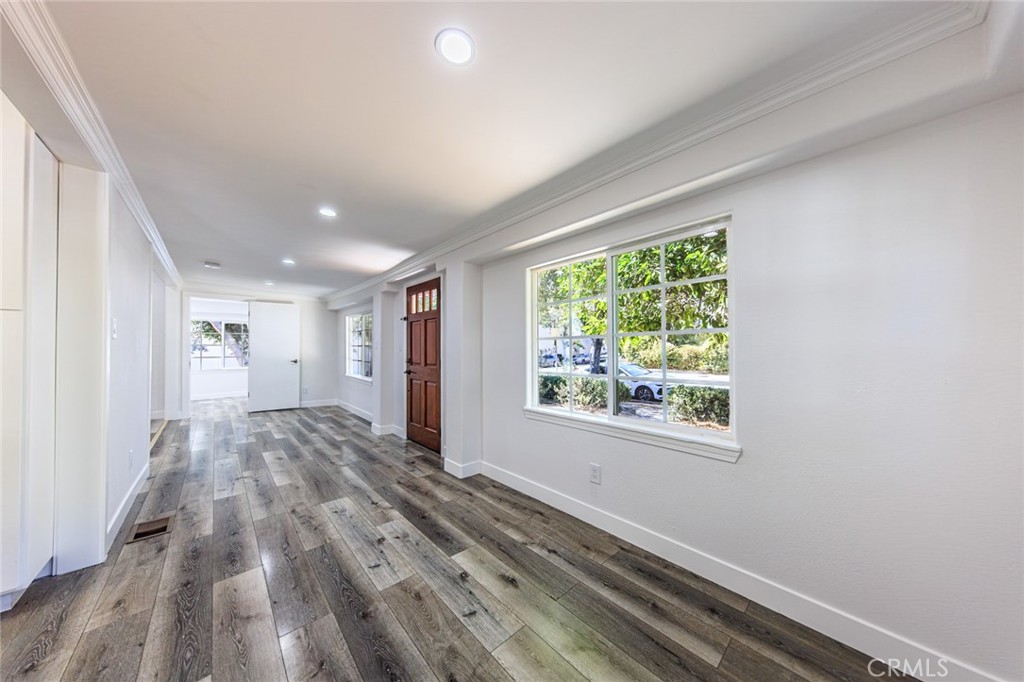 566 Oak Street Property Photo 8