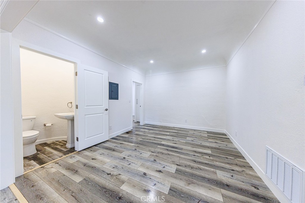 566 Oak Street Property Photo 21