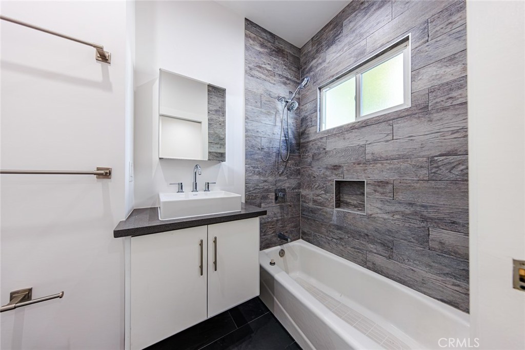 566 Oak Street Property Photo 30