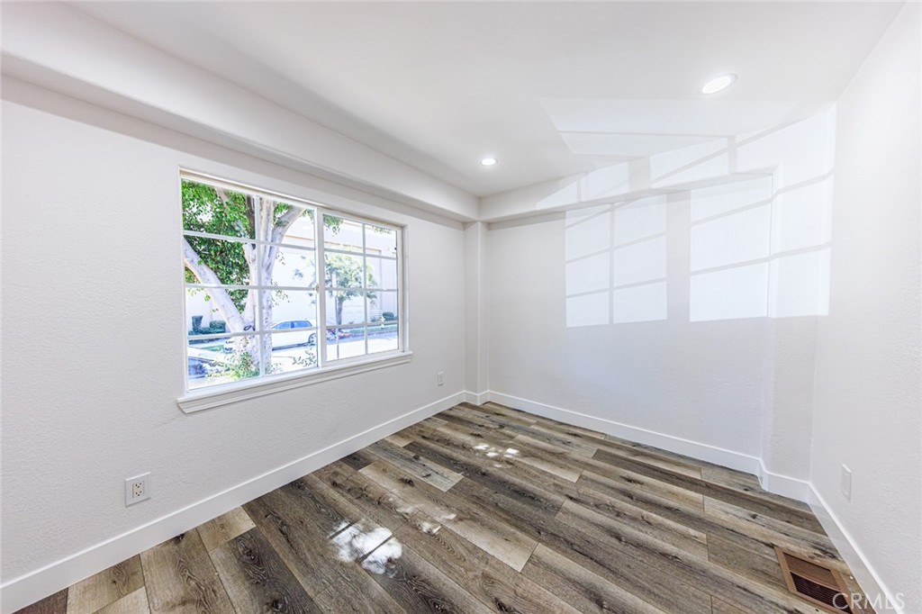 566 Oak Street Property Photo 33