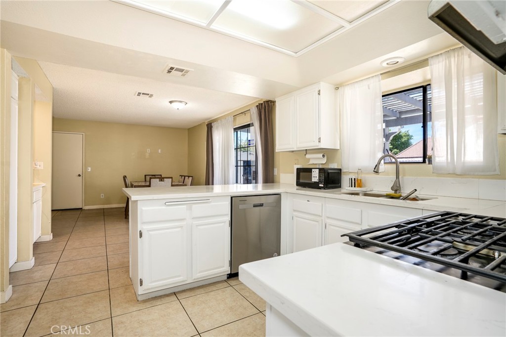 5389 Evergem Avenue Property Photo 17