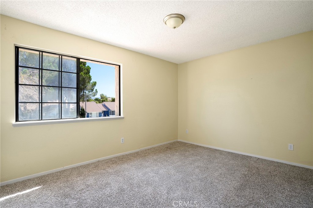 5389 Evergem Avenue Property Photo 28