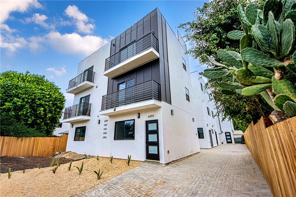 6461 Woodley Property Photo 1
