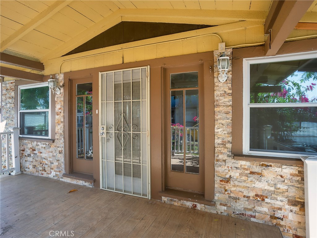319 W Windsor Road Property Photo 2