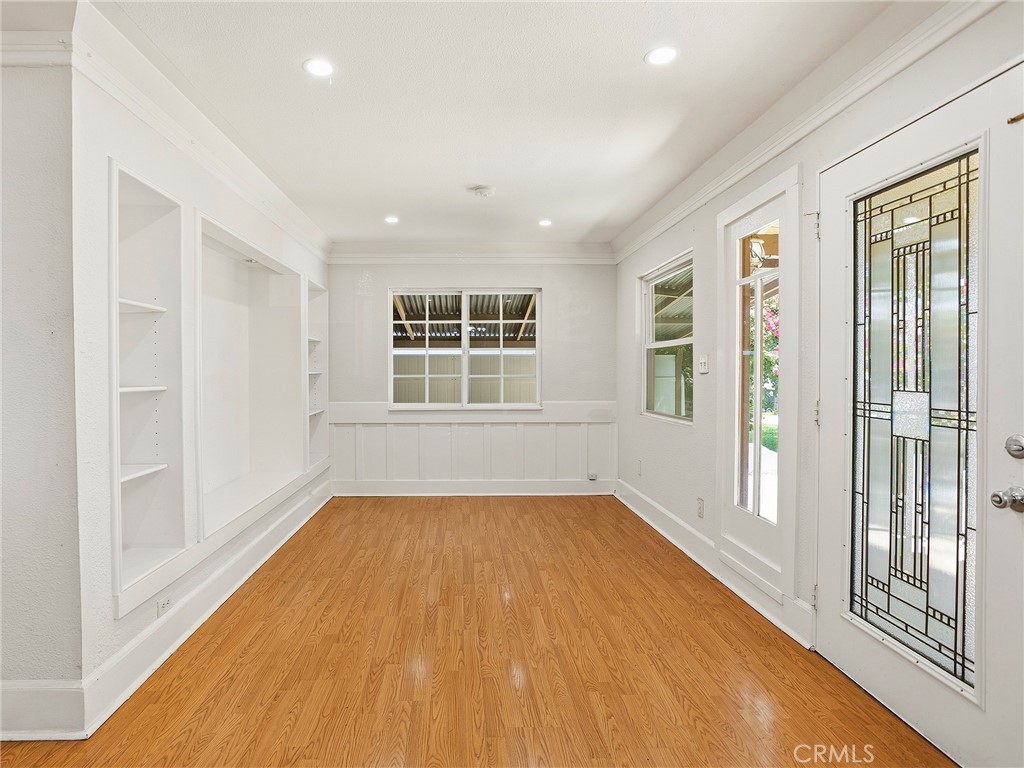 319 W Windsor Road Property Photo 9