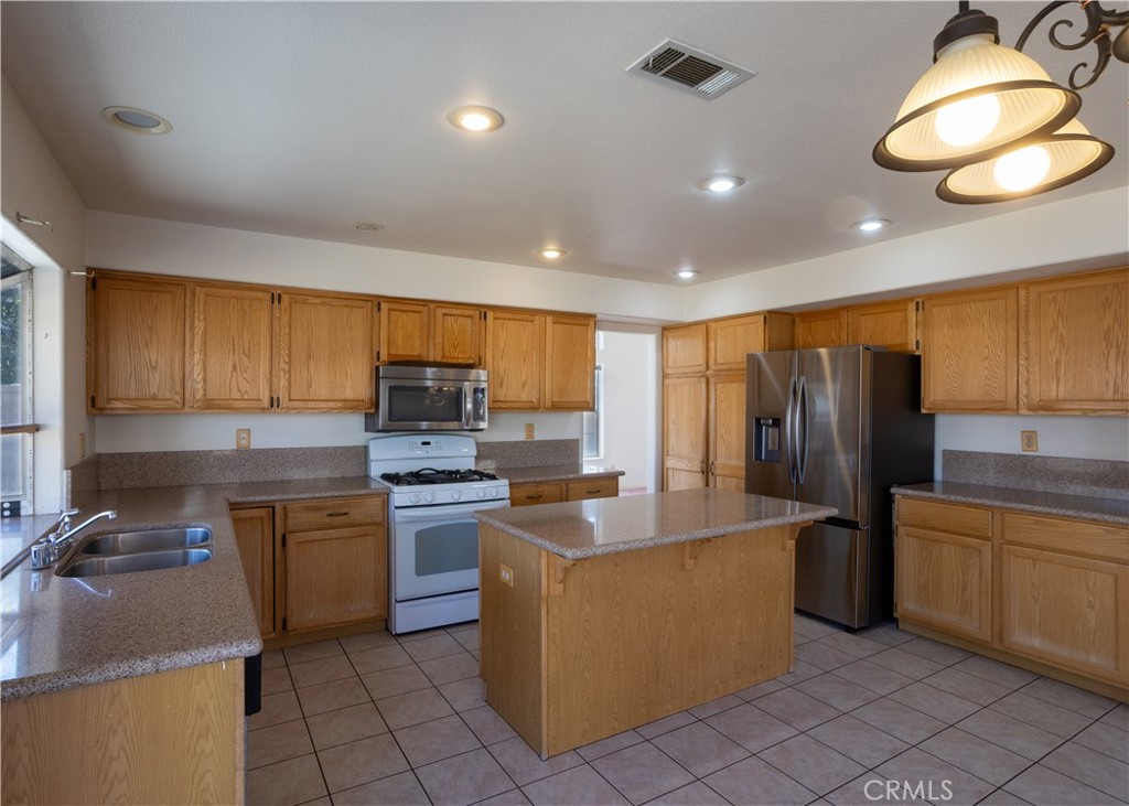 6055 Lisbon Ct Property Photo 3