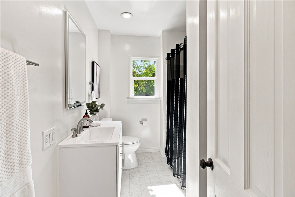 849 N Buena Vista Property Photo 23
