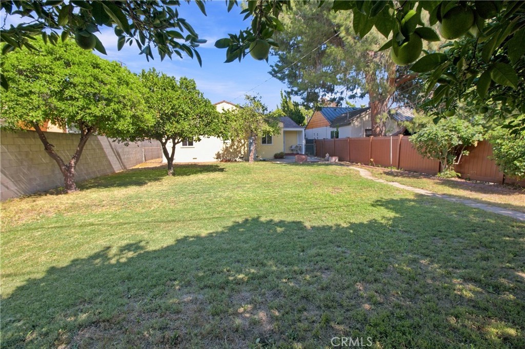 849 N Buena Vista Property Photo 33