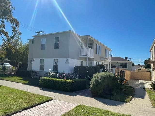 1715 N Glenoaks Boulevard Property Photo 3