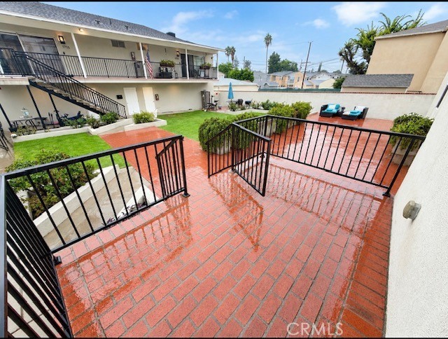 1715 N Glenoaks Boulevard Property Photo 9