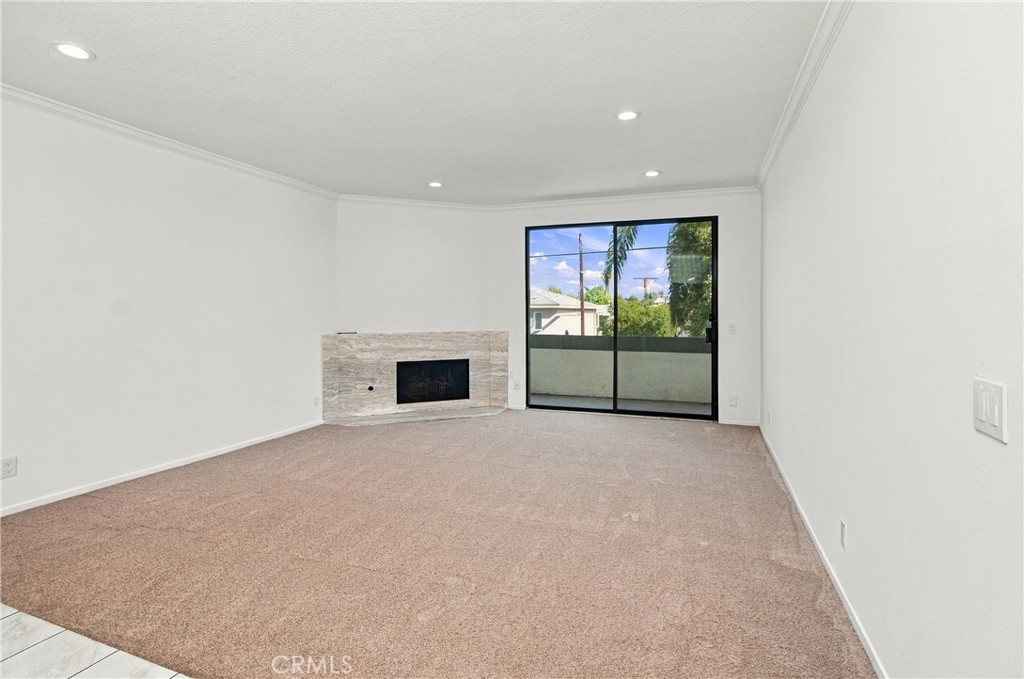 14115 Moorpark 104 Property Photo 1