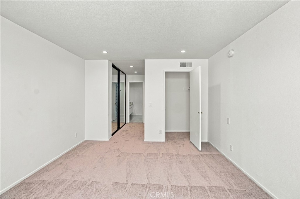14115 Moorpark 104 Property Photo 11