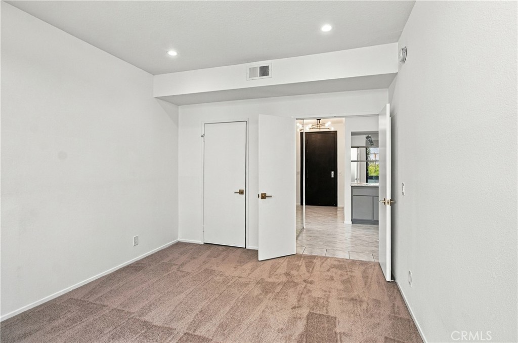 14115 Moorpark 104 Property Photo 15