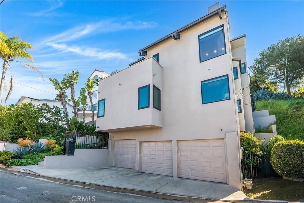 1800 Silverwood Terrace Property Photo 2